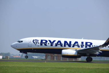 Amsterdam Hollanda - 6 Mayıs 2017: Ei-Fzl Ryanair Boeing 737-800