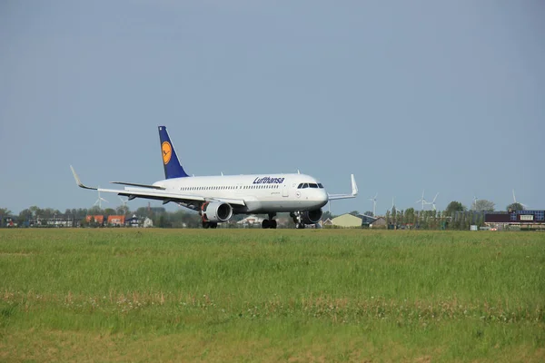 Amsterdam, Olanda - 11 mai 2015: D-AIUG Lufthansa Ai — Fotografie, imagine de stoc
