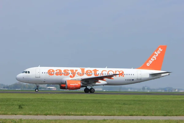 Amszterdam, Hollandia - május 6., 2017: easyjet G-Ezup — Stock Fotó