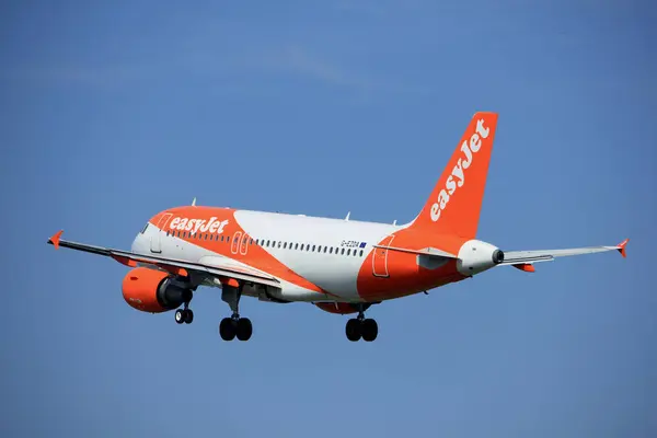 Amsterdam Hollanda - 6 Mayıs 2017: G-Ezda easyjet Airbus A319 — Stok fotoğraf