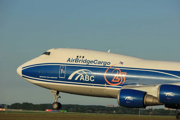 Amsterdam, Holandia - 1 czerwca 2017: Boeing Airbridgecargo Vq-Buu — Zdjęcie stockowe