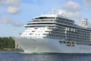 Velsen, Hollanda - 16 Haziran 2017: yedi denizler Explorer - Regent Cruises
