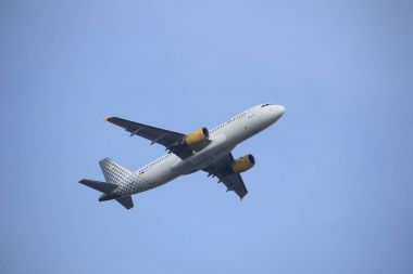 Amsterdam Hollanda - 4 Mart 2018: Ec-Llj Vueling Airbus A320-200