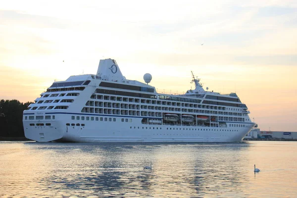 Velsen, Hollanda - 15 Haziran 2017: Cruises Nautica - Oceania — Stok fotoğraf