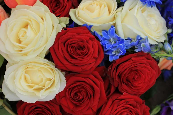 Rote weiße und blaue Hochzeitsblumen — Stockfoto
