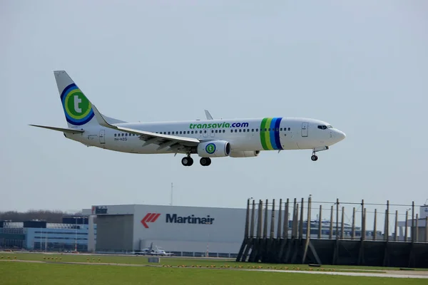 Амстердам, Нідерланди, 7 квітня 2018: рН-Hzg Transavia Boeing 737-800 — стокове фото
