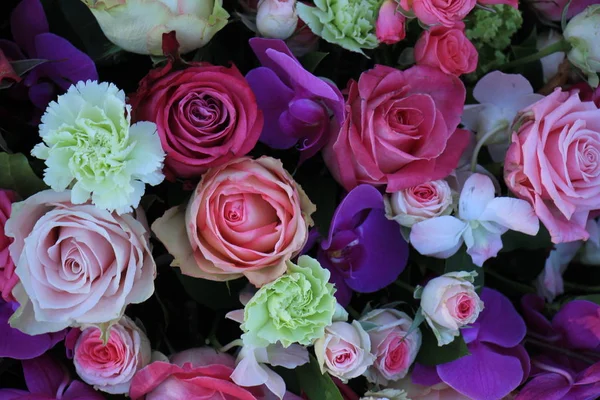 혼합된 퍼플 핑크 꽃다발 — 스톡 사진
