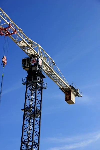 Tall Construction crane — Stock Photo, Image