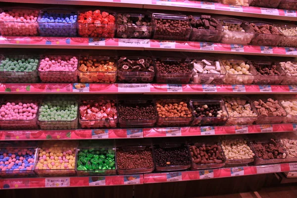 Amsterdam Schiphol Airport, Hollanda - 14th Nisan 2018: şeker çeşitli türlü