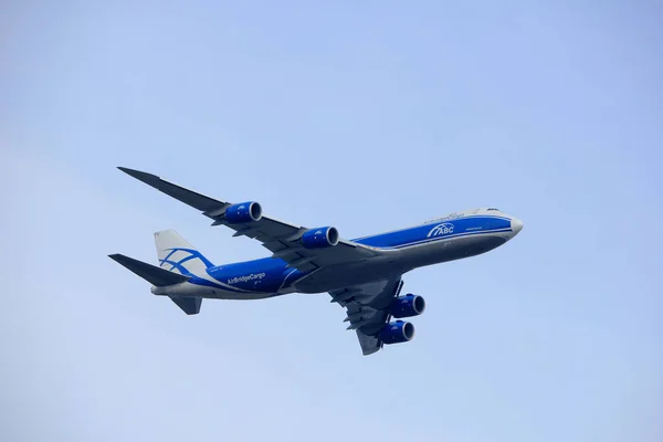 Ámsterdam Países Bajos - 4 de marzo de 2018: VQ-BFU AirBridgeCargo Boeing 747-8F — Foto de Stock