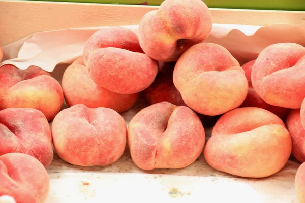 Fresh wild Peaches — Stock Photo, Image