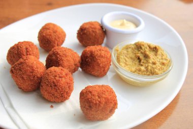 Hollanda usulü kızarmış atıştırmalık: