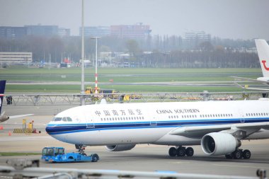 Amsterdam Airport Schiphol Hollanda - 14th Nisan 2018: B-5966 China Southern Havayolları 