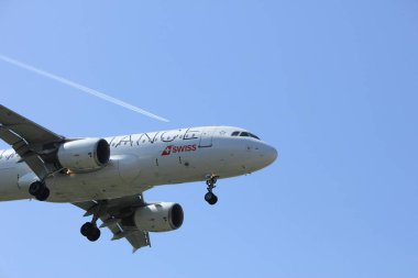 Amsterdam Hollanda - Nisan, 21 2018: Hb-IJM İsviçre Airbus A320-214