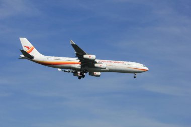 Amsterdam Hollanda - Nisan, 19 2018: Pz-Tcr Surinam Airways Airbus A340-300