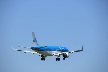 Amsterdam Hollanda - Nisan, 21 2018: Ph-Ezn KIM Cityhopper Embraer Erj-190std