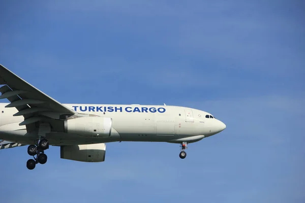 Amsterdam, Holandia - 19 kwietnia 2018 r.: Tc-Jdo turecki Cargo — Zdjęcie stockowe