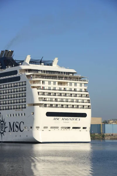 Velsen, Hollanda - Nisan, 20 2018: Msc Magnifica tarafından Msc Cruises. — Stok fotoğraf