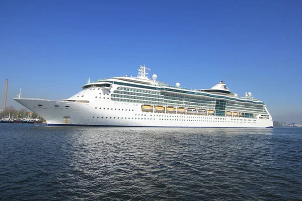 Velsen, Hollanda - Nisan, 20 2018: Ms Brilliance of the Seas — Stok fotoğraf