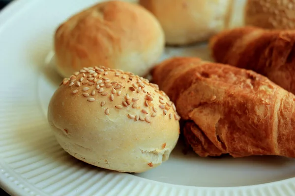 Sortimento de pão fresco — Fotografia de Stock