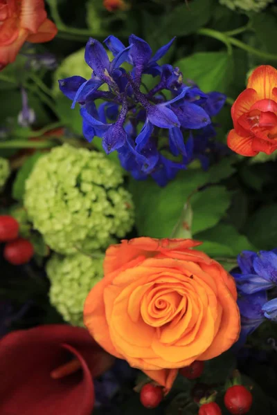 Arranjo Flor Mista Várias Flores Laranja Azul Diferentes Para Casamento — Fotografia de Stock