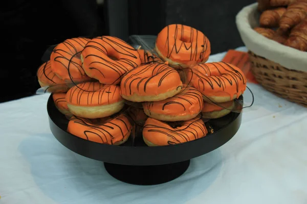 Oranje iced donuts — Stockfoto