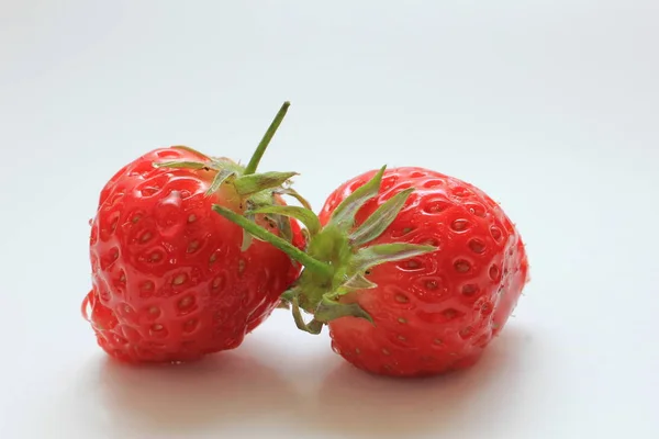 Fresas grandes en un tazón — Foto de Stock