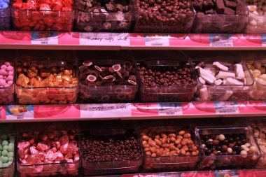 Amsterdam Schiphol Airport, Hollanda - 14th Nisan 2018: şeker çeşitli türlü