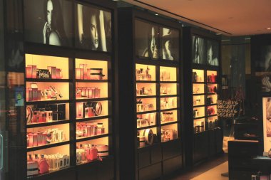 Amsterdam Schiphol Airport, Hollanda - 14th Nisan 2018: Victoria's Secret iç