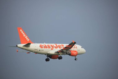 Amsterdam, Hollanda - 22nd Haziran 2017: G-Ezax arası easyjet Airbus A319