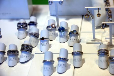 Aalsmeer, Hollanda - 21st Nisan 2018: Ti Sento takı