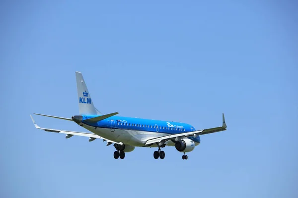 アムステルダム オランダ - 2018 年 4 月 21 日: Ph 蛍光染色する Klm シティホッパー エンブラエル Erj 190std — ストック写真