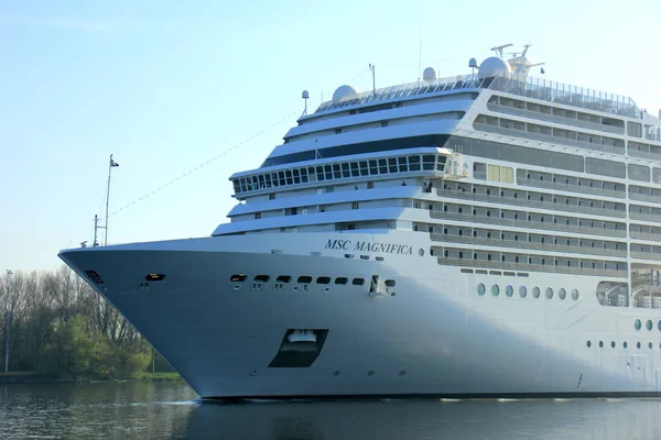 Velsen, Holanda - 20 de abril de 2018: MSC Magnifica by MSC Cruises . — Fotografia de Stock