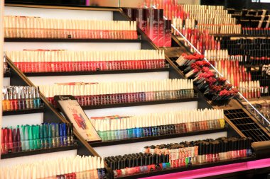 Amsterdam, Hollanda, Ağustos 15 2015: tırnak cilası ekranda