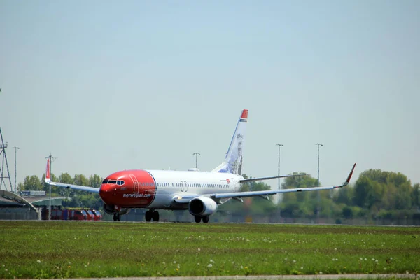 Amsterdam Nederländerna - maj 4th 2018: Ln-Ngu norska Air Boeing 737 — Stockfoto