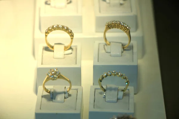 钻石订婚戒指 — 图库照片