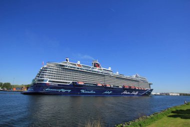 Velsen, Hollanda - 7 Mayıs 2018: Mein Schiff 1 TUI Cruises