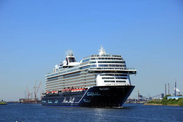 Velsen, Holandia - 2018 7 maja: Mein Schiff 1 Tui rejsy — Zdjęcie stockowe