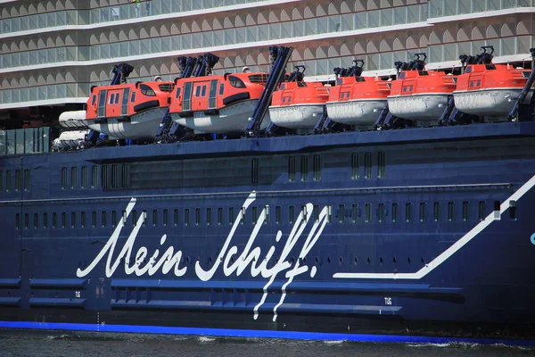 Velsen, Hollandia - május 7 2018: Mein Schiff 1 Tui Cruises — Stock Fotó
