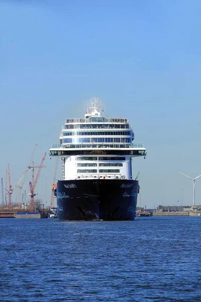 Velsen, Nizozemsko - 7. května 2018: Mein Schiff 1 Tui Cruises plavba — Stock fotografie