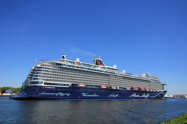 Velsen, Nederländerna - Maj 7th 2018: Mein Schiff 1 Tui Cruises jungfruresa — Stockfoto