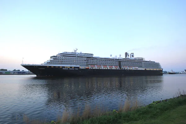 Velsen, Países Baixos - 8 de maio de 2018: MS Zuiderdam — Fotografia de Stock