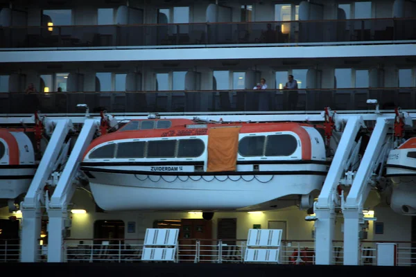 Velsen, Países Bajos - 8 de mayo de 2018: MS Zuiderdam — Foto de Stock