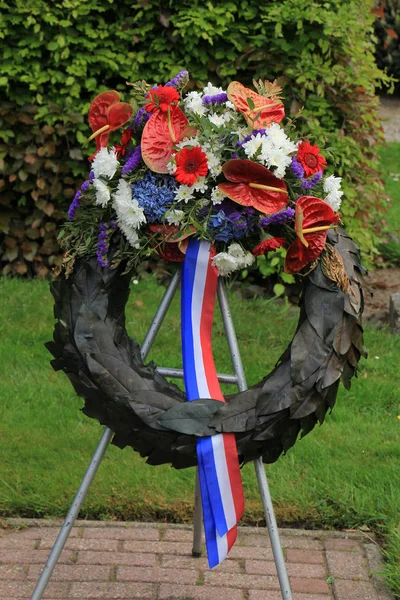 Sympathy Wreath Ribbons Cemetary — Stock Photo, Image