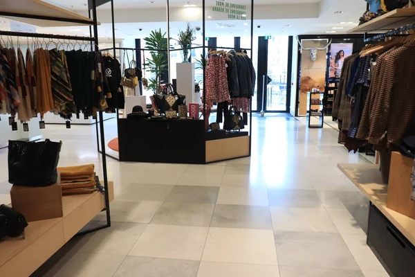 Marsilya, Fransa, 25 Eylül 2019: Mağazada Giyinme — Stok fotoğraf