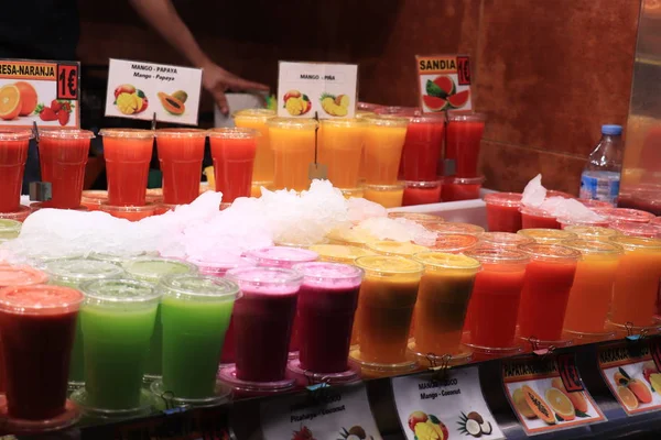 Barcelona, Espanja - syyskuu 30th, 2019: Smoothies jäällä — kuvapankkivalokuva