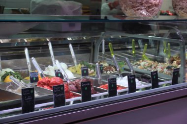 Barselona, İspanya - 29 Eylül 2019: Dondurma dükkanı