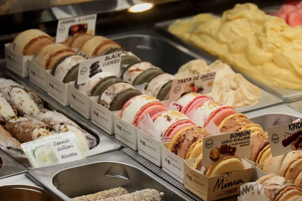 2019年9月29日，西班牙巴塞罗那：马卡龙冰淇淋三明治 — 图库照片