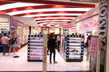 Barselona, İspanya - 29 Eylül 2019: Primor parfüm dükkanı