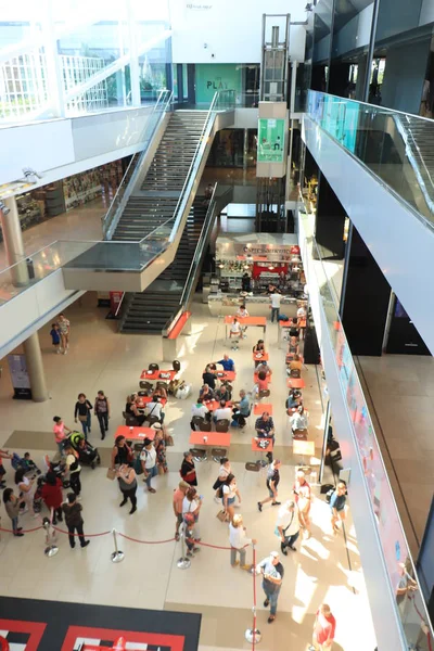 Barcelona, Espanha - 29 de setembro de 2019: shopping center Maremagnum — Fotografia de Stock